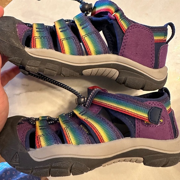KEEN Newport H2 Purple Water Closed Toe Sandals with Rainbow Straps - Picture 7 of 8